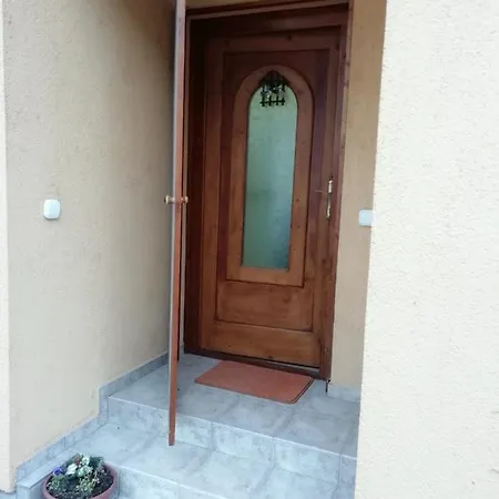 Paratlan Vendeghaz Guest house *