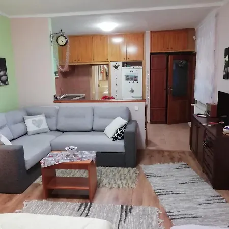 Paratlan Vendeghaz Guest house